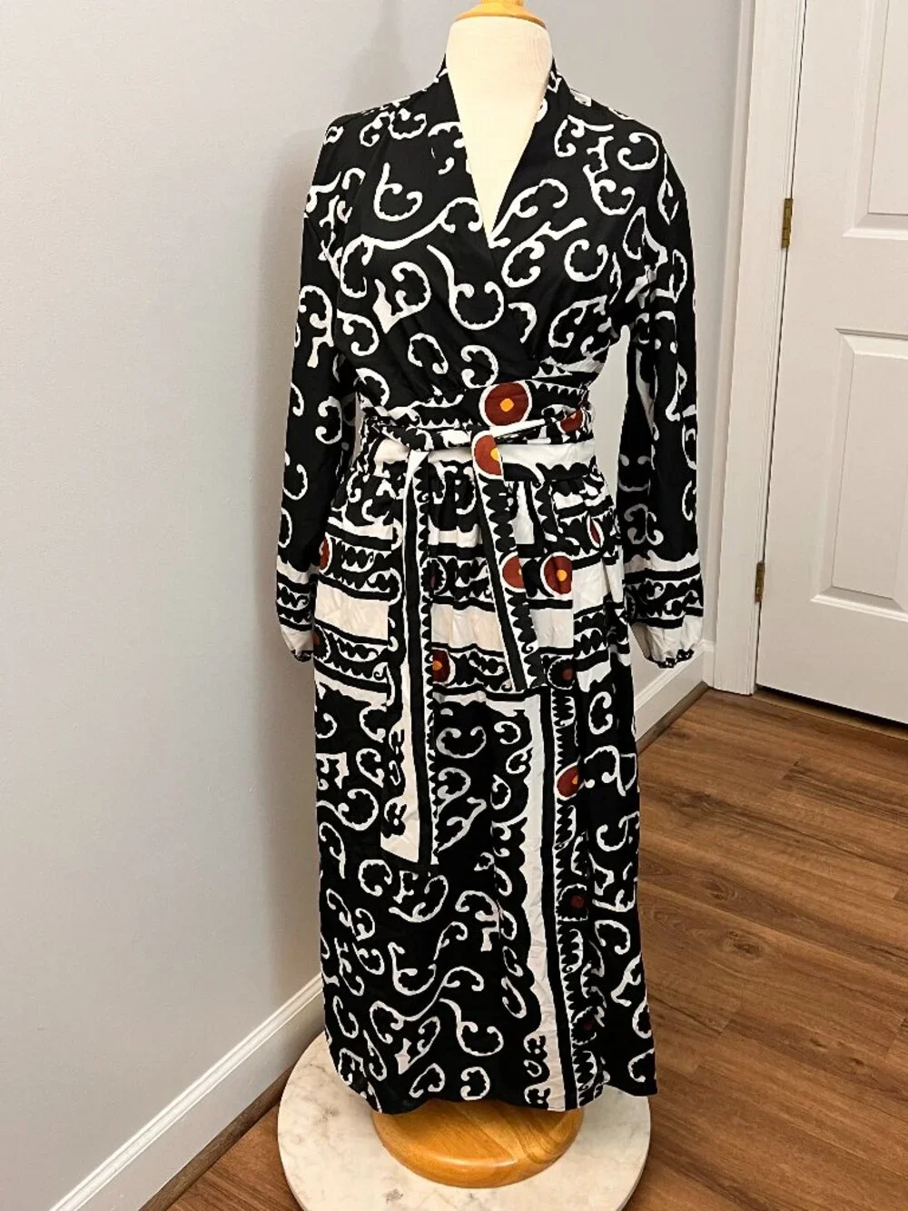Black & White Printed Long Sleeve Maxi Dress with Belt - Picture 3 of 14